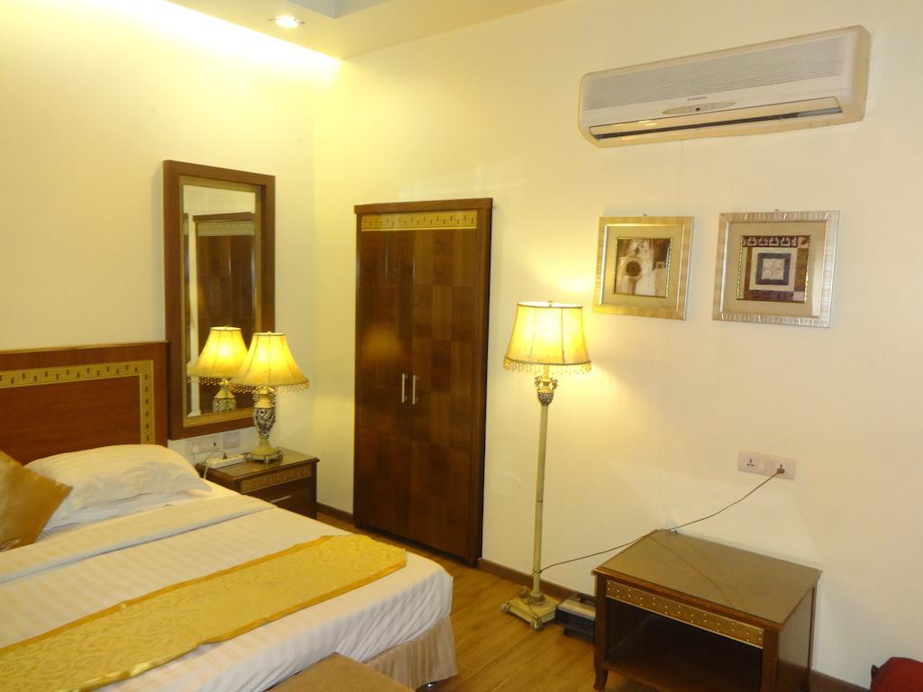 Hotel Picasso Paschim Vihar Delhi - Couple Friendly Local Ids Accepted Екстериор снимка
