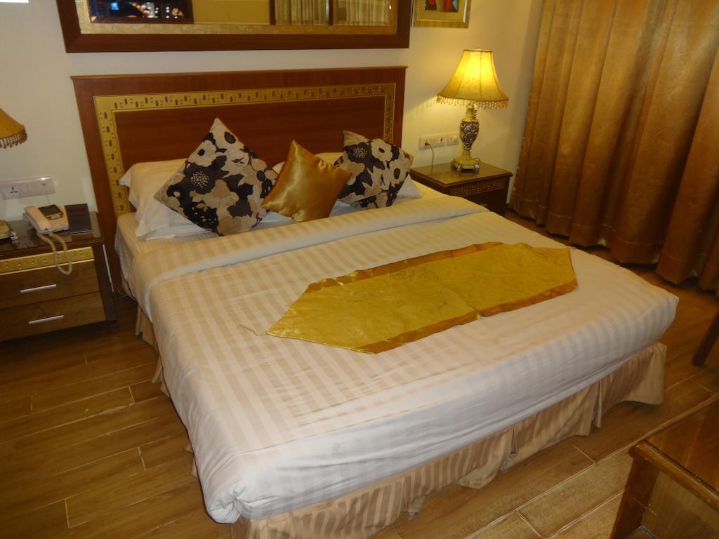 Hotel Picasso Paschim Vihar Delhi - Couple Friendly Local Ids Accepted Стая снимка