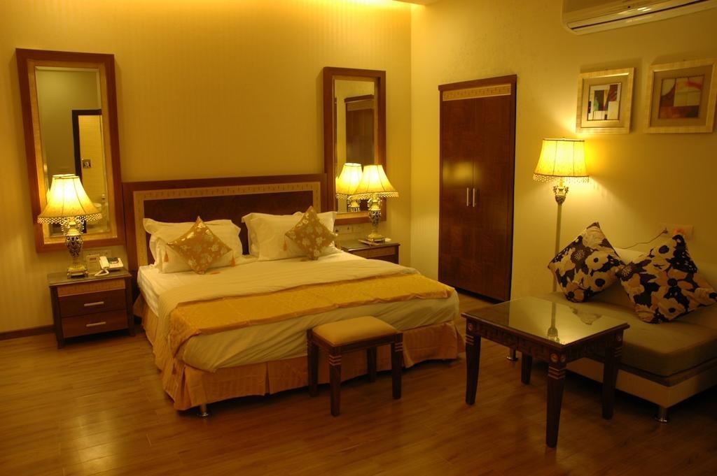 Hotel Picasso Paschim Vihar Delhi - Couple Friendly Local Ids Accepted Стая снимка