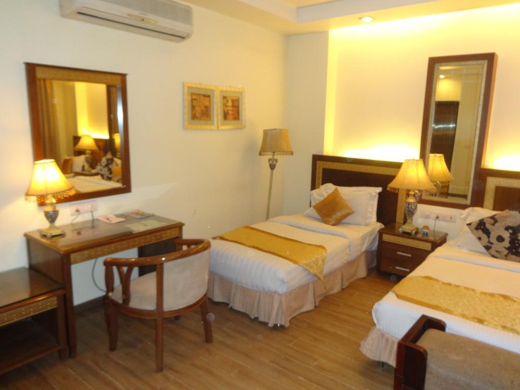 Hotel Picasso Paschim Vihar Delhi - Couple Friendly Local Ids Accepted Стая снимка