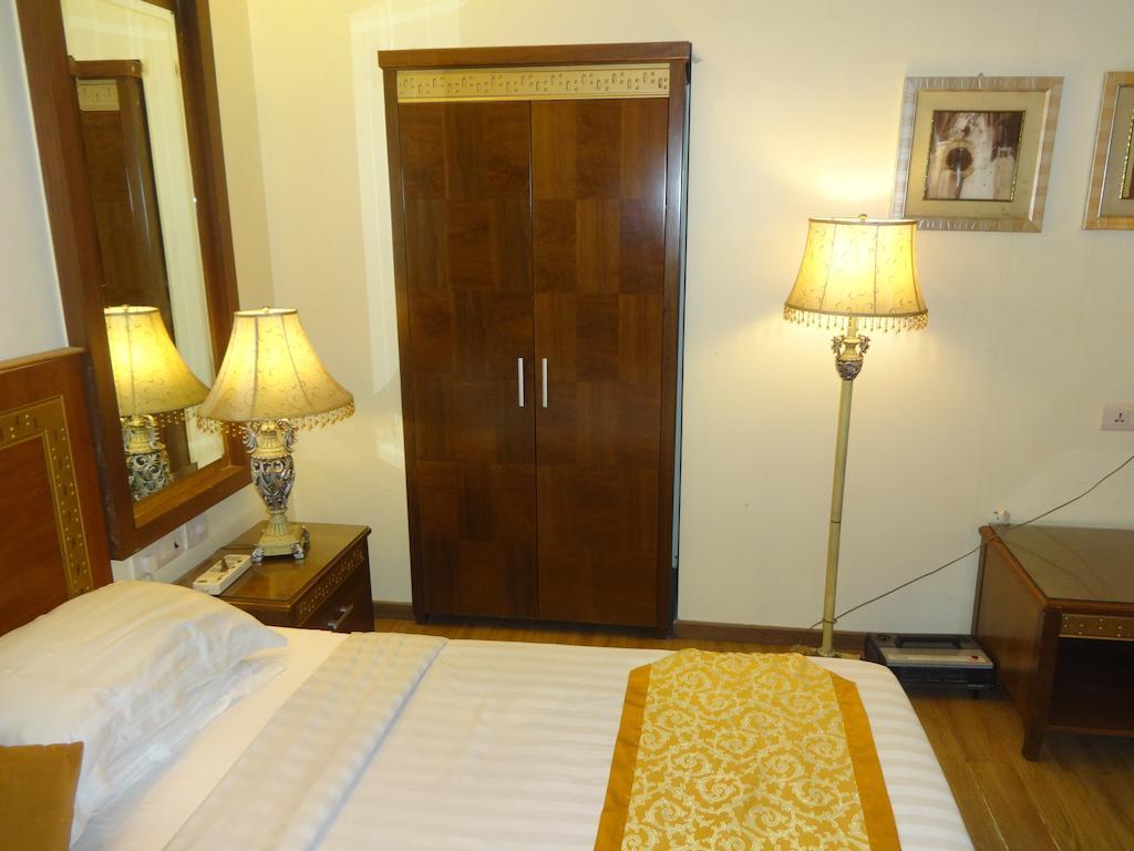 Hotel Picasso Paschim Vihar Delhi - Couple Friendly Local Ids Accepted Екстериор снимка