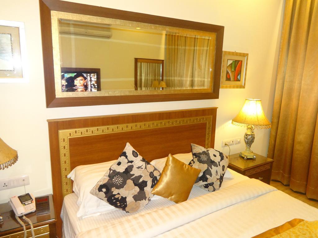 Hotel Picasso Paschim Vihar Delhi - Couple Friendly Local Ids Accepted Стая снимка